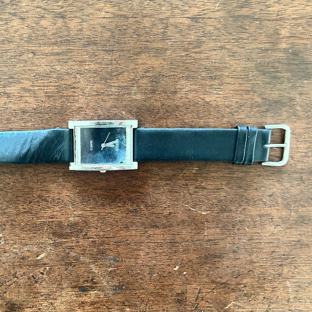 Gucci Vintage Rectangular Quartz Watch 90001 - Working Condition